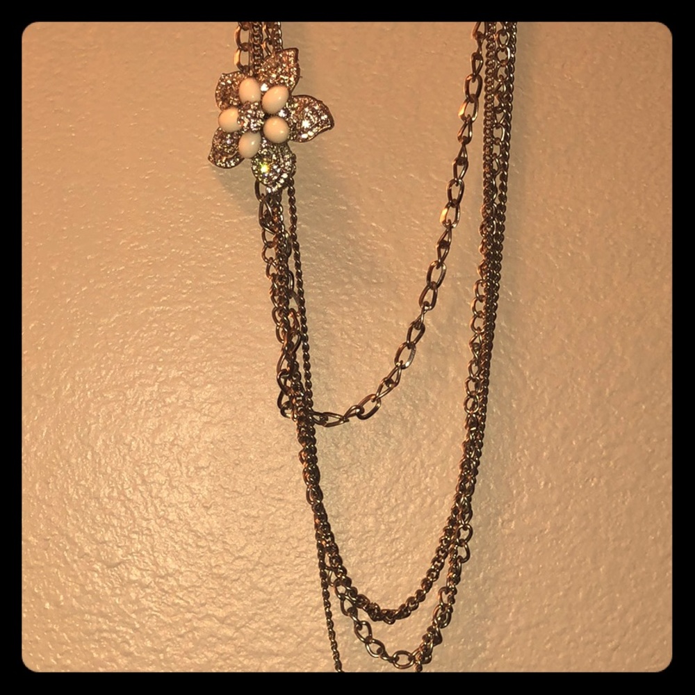 Silver chain flower necklace